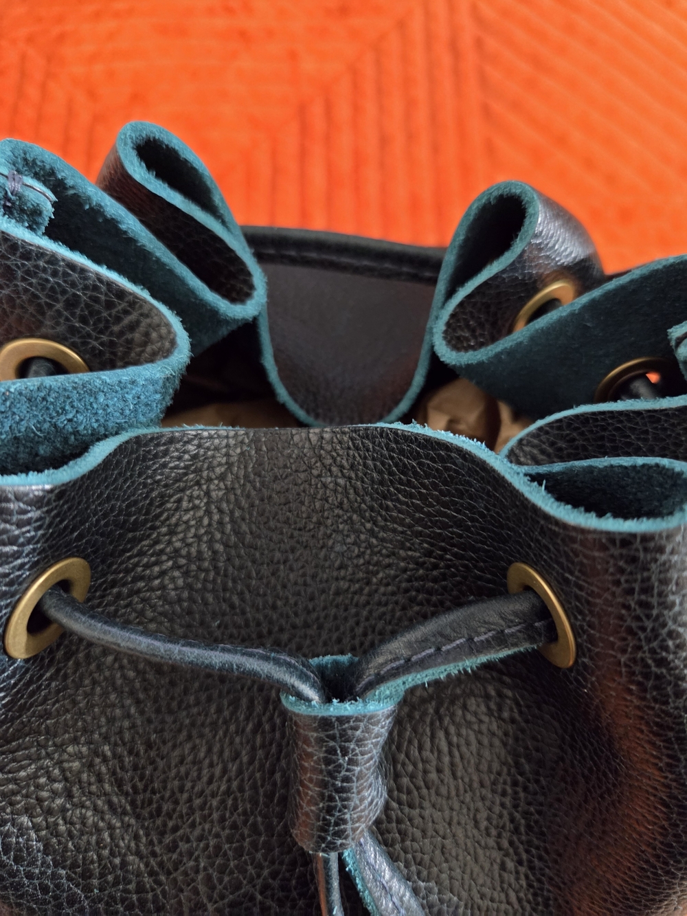 Portland Leather Drawstring Bucket Bag In Boreal Large - Picture 3 of 10